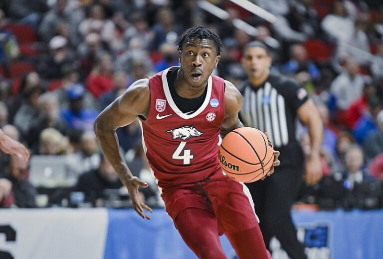 REPORT: Arkansas Guard Chooses to Take Leave from Team