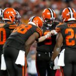 Baker-Mayfield-huddle