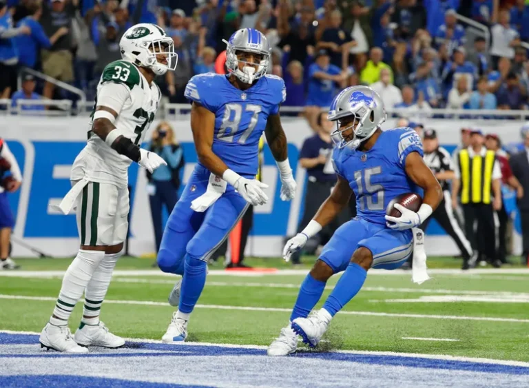 urn-publicid-ap-org-87accc5b27f34c98994c6712a01b91bfJets_Lions_Football_77363