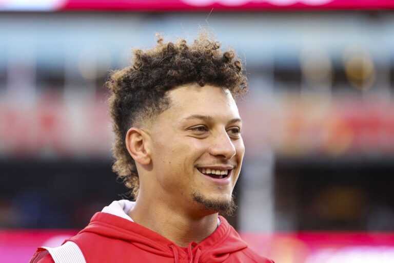 NFL Update: Patrick Mahomes, Ever Ready for UFC Action, Shares Brief Reaction to Islam Makhachev’s Submission Win Against….