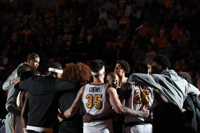 TeamPregameHuddle_SD_1-1200x800 (1)