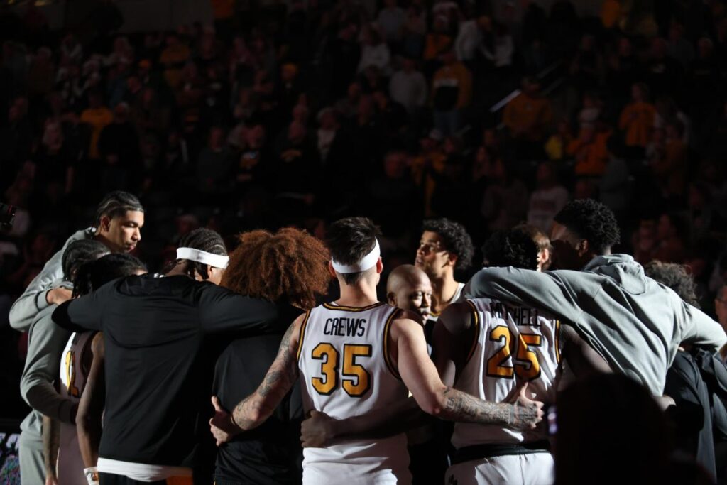 TeamPregameHuddle_SD_1-1200x800